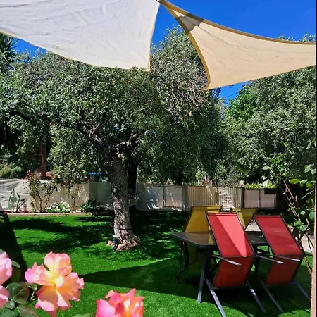 John And Tania's Garden Tatil Evi